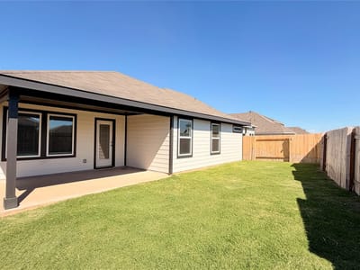 Photo 5 of 6 at 135 Coopers Hawk CRST - 3 bed 2 bath home
