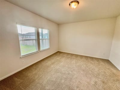 Property photo 3 at 135 Fossil DR - 5 bed 2 bath home