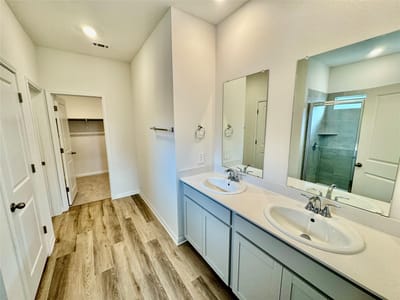 Property photo 4 at 135 Fossil DR - 5 bed 2 bath home