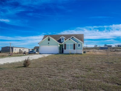 Living area at 1351 County Road 419 - 3 bed 2 bath home