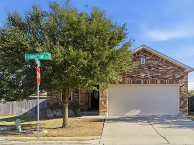 Living area at 13529 Henneman Dr - 3 bed 2 bath home