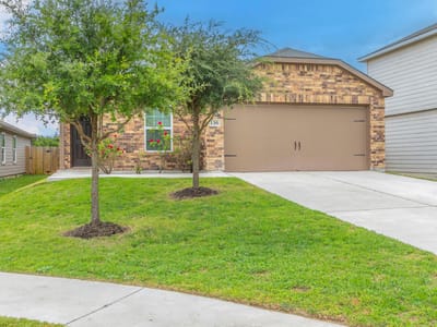 Living area at 136 Allington Cir - 4 bed 2 bath home