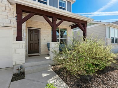 Living area at 136 Banyon DR - 4 bed 3 bath home