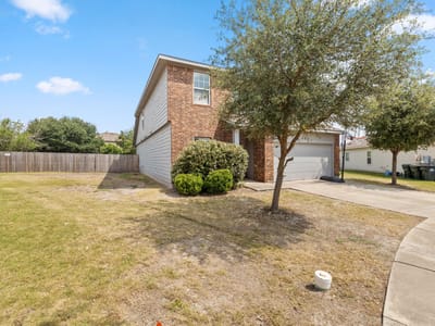 Property photo 3 at 136 Charing CV - 4 bed 2 bath home
