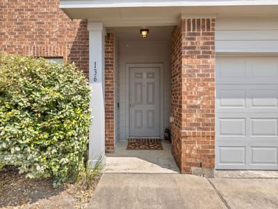 Property photo 4 at 136 Charing CV - 4 bed 2 bath home