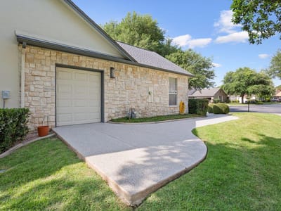 Property photo 5 at 136 Crystal Springs DR - 2 bed 2 bath home