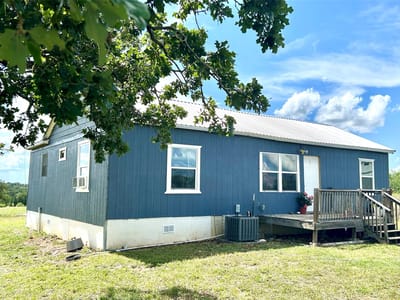 Living area at 136 Fm 2239 RD - 3 bed 1 bath home