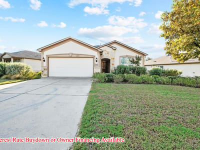 Living area at 136 Prairie Creek Trl - 3 bed 2 bath home