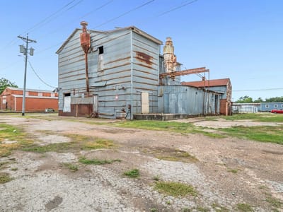 Living area at 136 S Caldwell-E St - OT Giddings, Giddings, TX