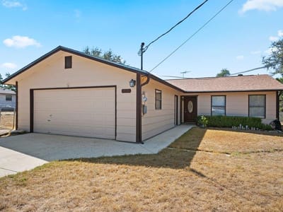 Property photo 3 at 1369 Lakeview DR - 2 bed 2 bath home