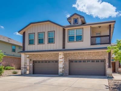 Living area at 137 and 143 Lakeview Ct - The Villas At Creekside Ii, Kyle, TX