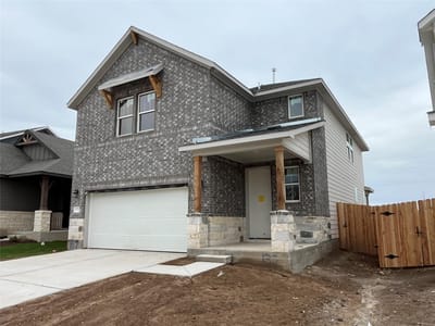 Living area at 137 Clover Bnd - 5 bed 3 bath home