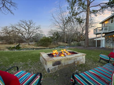 Living area at 137 Hill Dr - 2 bed 3 bath home