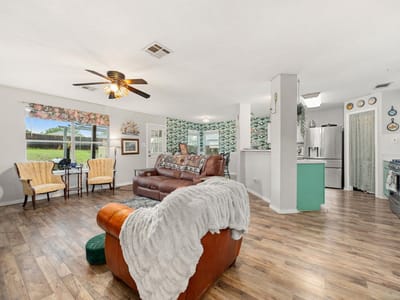 Living area at 137 Sawgrass Cir - 3 bed 2 bath home