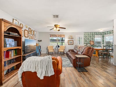 Primary bedroom at 137 Sawgrass Cir - 3 bed 2 bath home