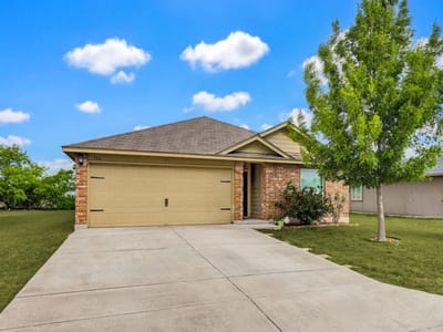 Living area at 138 Talon Dr - 3 bed 2 bath home