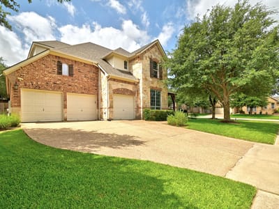 Living area at 1385 Pine Forest CIR - 4 bed 3 bath home