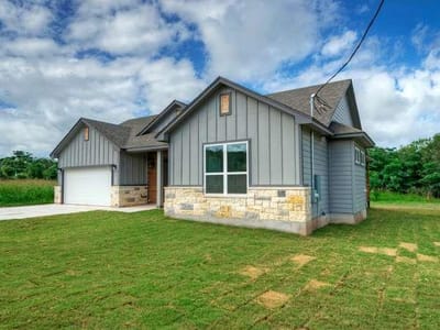 Living area at 139 Waimanalo DR - 3 bed 2 bath home