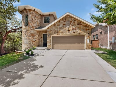 Living area at 13900 Tyburn TRL - 4 bed 4 bath home