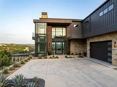 Living area at 13912 Saskatchewan DR - Apache Shores Sec 06, Austin, TX