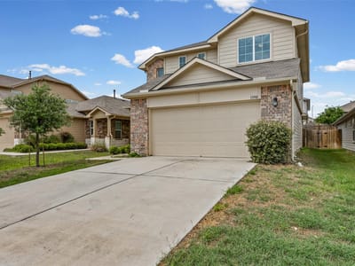 Living area at 13918 Belzer DR - 3 bed 2 bath home