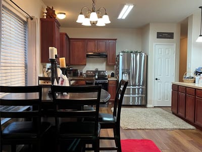 Living area at 1393  Woodlands Dr - 3 bed 2 bath home