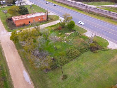 Living area at 13988 State Highway 36 S - City Of Lyons, Somerville, TX