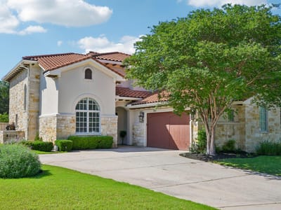 Living area at 14 Camwood Trl - 5 bed 3 bath home