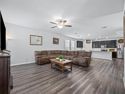 Property photo 3 at 140 Delaware Mountains TER - 3 bed 2 bath home