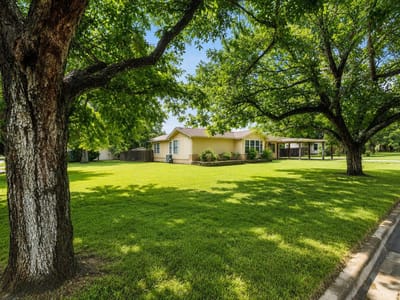 Property photo 2 at 140 Hillcrest DR - 3 bed 3 bath home