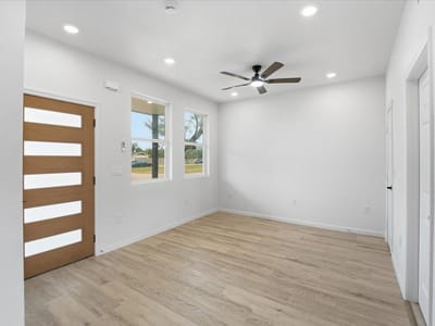 Property photo 5 at 140 Lobo LN - 2 bed 2 bath home