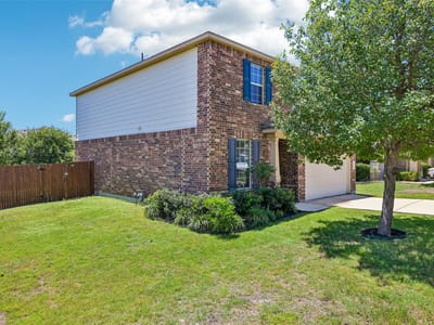 Kitchen at 140 Lynn Crest BND - 3 bed 2 bath home