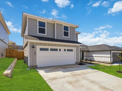 Living area at 140 Schuenemann Way - 3 bed 2 bath home