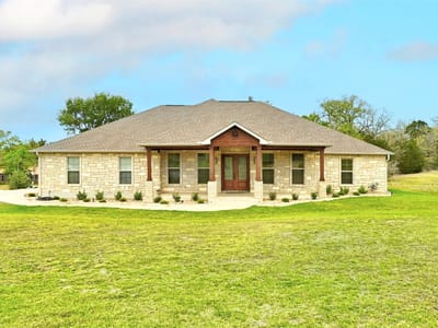 Living area at 140 Winchester Rd - 4 bed 3 bath home