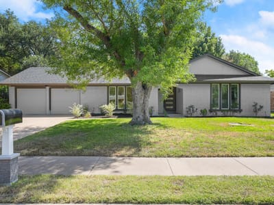Property photo 3 at 1400 S Meadows DR - 5 bed 3 bath home