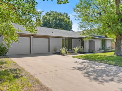Property photo 5 at 1400 S Meadows DR - 5 bed 3 bath home