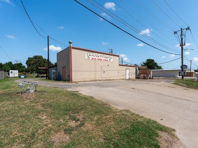 Primary bedroom at 1400 W Cameron Ave - Rockdale, TX