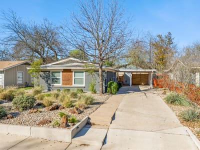 Living area at 1400 Westmoor Dr - 3 bed 1 bath home