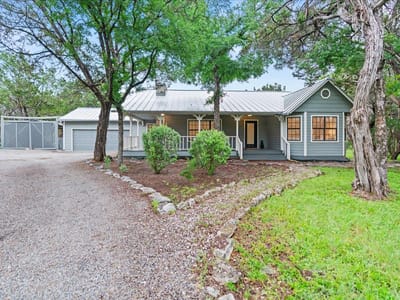 Living area at 1401 Avenida Serena - 3 bed 2 bath home