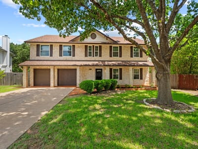 Living area at 1401 Deer Ledge TRL - 4 bed 3 bath home