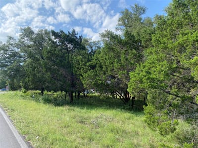 Living area at 1401 Sharps Rd - Apache Shores Sec 05, Austin, TX