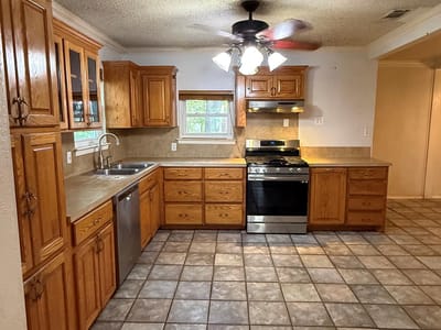 Property photo 3 at 1402 Garden ST - 3 bed 2 bath home