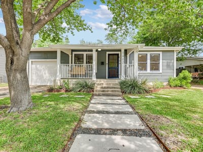 Photo 2 of 15 at 1402 Romeria DR - 3 bed 2 bath home