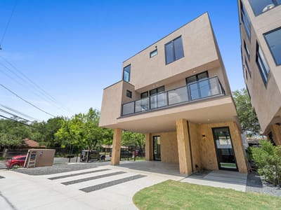 Living area at 1403 Barton Hills DR Unit #1 - 5 bed 4 bath home