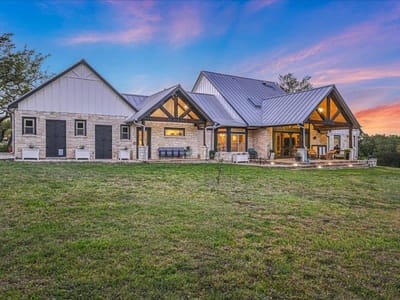 Living area at 14036 Timberline TRL - 4 bed 3 bath home