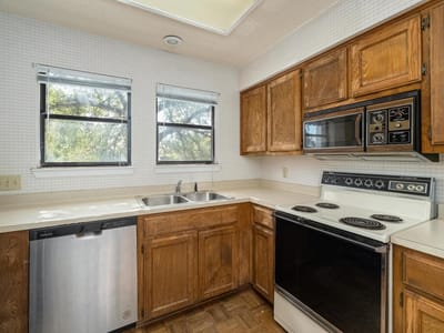 Photo 4 of 26 at 1404 Norwalk LN Unit #206 - 2 bed 2 bath home