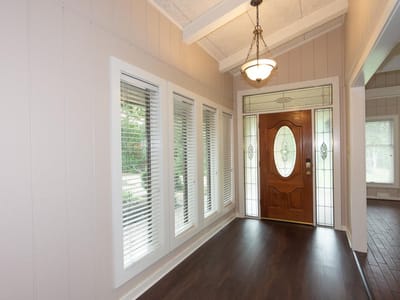 Living area at 1404 Pearl CV - 6 bed 5 bath home