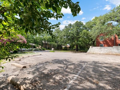 Living area at 1405 Hartford RD Unit #106 - 1 bed 1 bath home