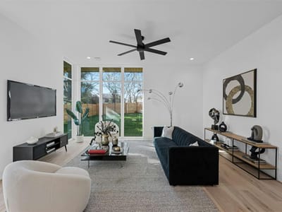 Living area at 1407 Valleyridge Dr Unit #B - 3 bed 2 bath home