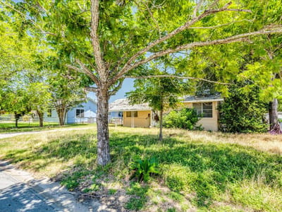 Primary bedroom at 1408 Circle DR - 2 bed 1 bath home